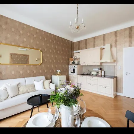 Charles Bridge Apartment Prag